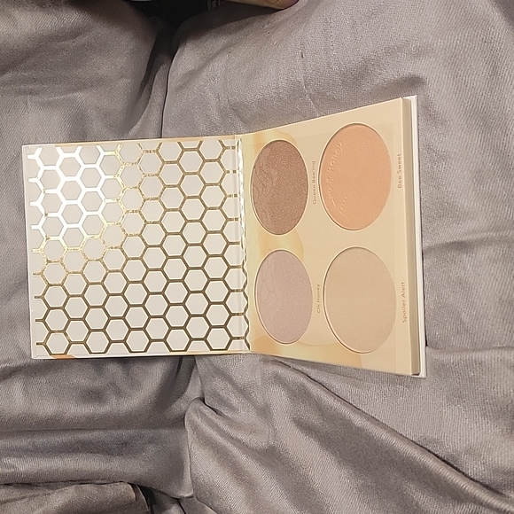 Beauty Bakerie Milk & Honey Highlighter Palette .28 oz x 4 Shades Full Size NIB - Picture 4 of 5